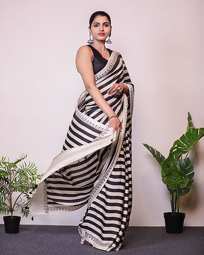 பூவுக்கெல்லாம் சிறகு முளைத்தது எந்தன் தோட்டத்தில்... சாய் தன்ஷிகா!