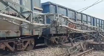 சரக்கு ரயிலின் 5 பெட்டிகள் தடம் புரண்டு விபத்து!