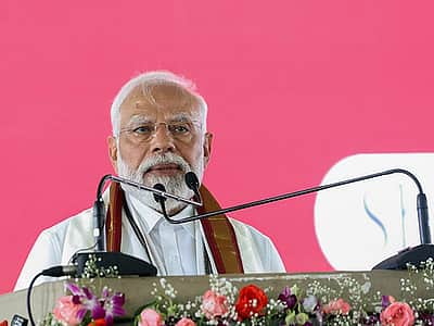 பிரதமர் மோடியின் வருகையை முன்னிட்டு மணிப்பூரில் பலத்த பாதுகாப்பு!