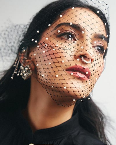 வலைக்குள் என்ன ஏக்கம்? சோனம் கபூர்!