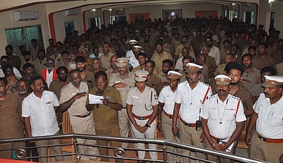 ஆட்டோ ஓட்டுநா்களுக்கு போக்குவரத்து விழிப்புணா்வு முகாம்