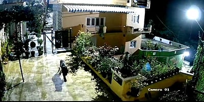 கோத்தகிரி அருகே குடியிருப்புக்குள் உலவிய கருஞ்சிறுத்தை