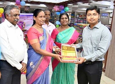 கோ-ஆப்டெக்களில் தீபாவளி சிறப்புத் தள்ளுபடி விற்பனை தொடக்கம்: கோவை மாவட்டத்தில் ரூ.5.15 கோடி இலக்கு