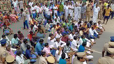 வனத்துறையை கண்டித்து விவசாயிகள் சாலை மறியல் போராட்டம்: போலீஸ் குவிப்பு!