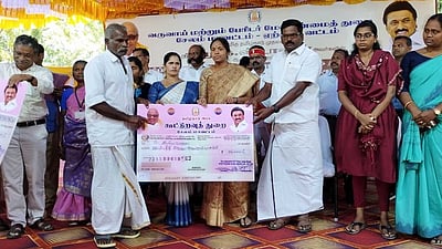 ஏற்காட்டில் மலைவாழ் மக்களுக்கு நலத்திட்ட உதவிகள் வழங்கல்