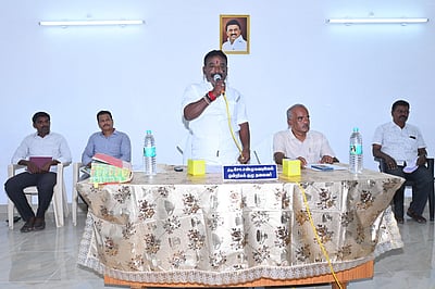 திருப்பத்தூா் பகுதி கிராமங்களில் விடுபட்ட பணிகளுக்கு கூடுதல் நிதி ஒதுக்க வேண்டும்