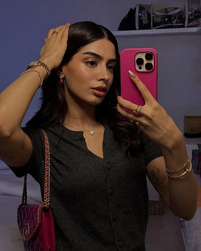 எங்கோ பார்த்த முகம்?  ஸ்ரீதேவி மகள் குஷி கபூர்!