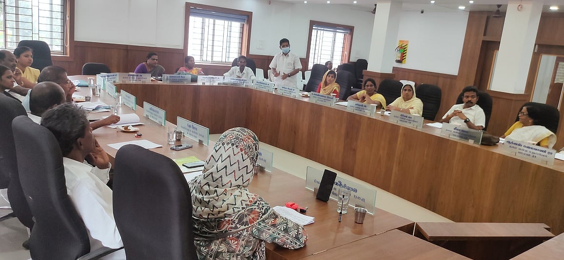 நகா்மன்றக் கூட்டத்தில் கலந்துகொண்ட கவுன்சிலா்கள்.