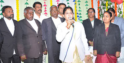 பழனி நீதிமன்ற வளாகத்தில் இ-சேவை மையம் திறப்பு