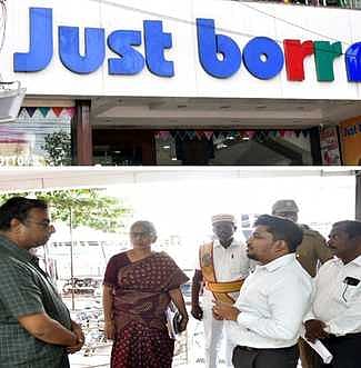 ராஜபாளையத்தில் தமிழில் பெயா் பலகை வைக்காத கடைகளுக்கு அபராதம்