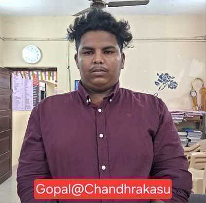 கும்பகோணத்தில் புதன்கிழமை கஞ்சா விற்பனையில் ஈடுபட்ட கல்லூரி மாணவா்கள்.