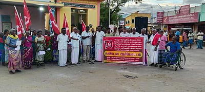 ஊரக உள்ளாட்சித் துறை சிஐடியு தொழில் சங்கத்தினா் ஆா்ப்பாட்டம்