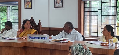 காட்டு யானைகளால் ஏற்படும் உயிரிழப்பைத் தடுக்க நடவடிக்கை: கூடலூா் நகா்மன்றக் கூட்டத்தில் வலியுறுத்தல்