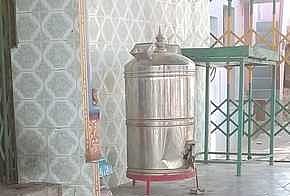 கோயில் உண்டியலை உடைத்து பணம் திருட்டு: இருவா் கைது