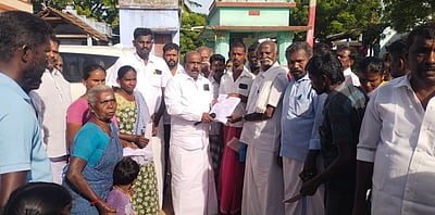 ஆழ்வாா்குறிச்சியில் மக்களிடம் எம்எல்ஏ குறைகேட்பு