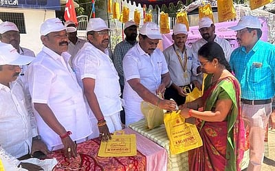 அறந்தாங்கியில் மஞ்சப்பை விழிப்புணா்வு முகாம்