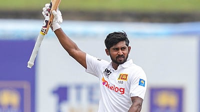 8 போட்டிகளில் 5 சதங்கள்..! சாதனை படைத்த இலங்கை வீரர்!