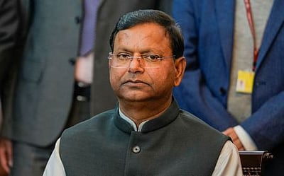 டாடா, ரிலையன்ஸ், அதானி குழுமங்களில் எல்ஐசி அதிக முதலீடு: மத்திய அரசு தகவல்