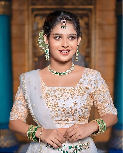 பளிங்கு பொம்மை... ஜனனி!