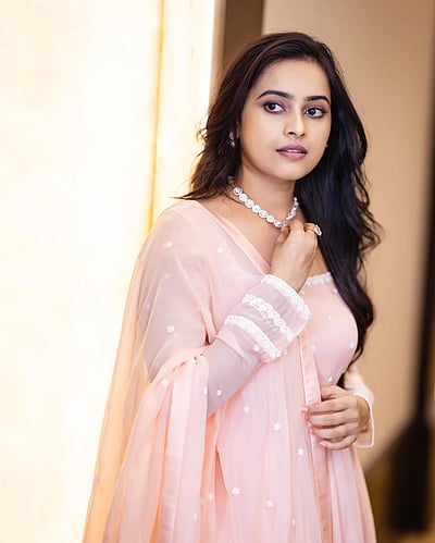 மெய் அழகி... ஸ்ரீதிவ்யா!