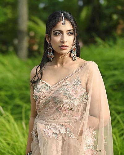 அழகாய்ப் பூக்குதே... அர்ச்சனா ரவி!