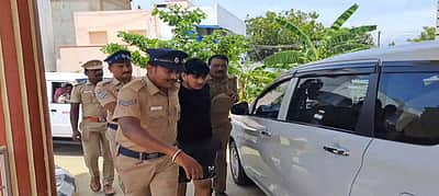 கண்டெய்னர் லாரியில் தப்பிய கொள்ளையர்கள்! நாமக்கல் போலீஸ் என்கவுன்டர்!