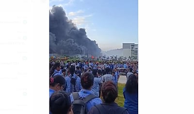 ஓசூர் அருகே செல்போன் தயாரிக்கும் தொழிற்சாலையில் தீ விபத்து