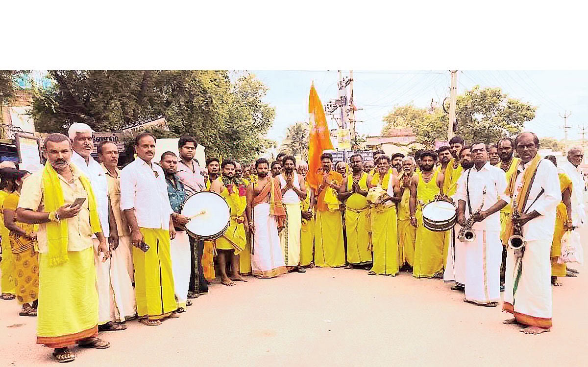 மெய் சிலிர்க்கும் பாத யாத்திரை...