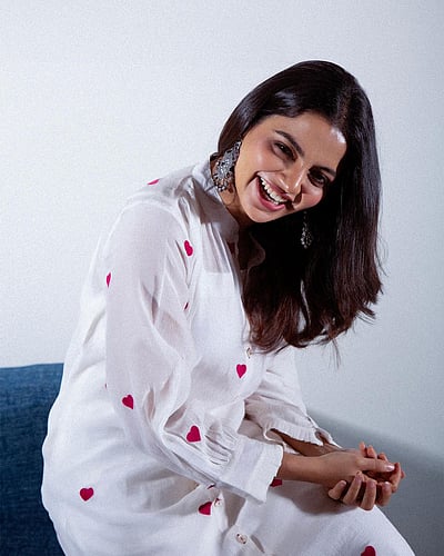 மந்திரப் புன்னகை... நிகிலா விமல்!