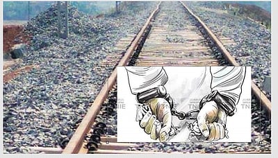 உ.பி.: ரயில் தண்டவாளத்தில் கல் வைத்த நபர் கைது