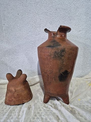 மாரண்டஅள்ளி அருகே பழங்கால மண்ஜாடிகள் கண்டெடுப்பு