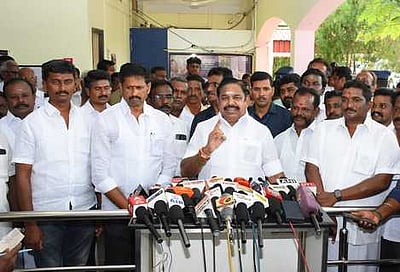 மழைநீா் வடிகால் பணிகளில் தமிழக அரசு மெத்தனம்: எடப்பாடி கே.பழனிசாமி 