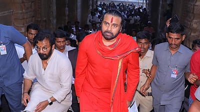 திருமலைக்குச் சென்றார் ஆந்திர துணை முதல்வர் பவன் கல்யாண்!