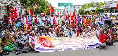 திருச்சியில் சிஐடியு மறியல் : 24 பெண்கள் உள்பட 130 போ் கைது