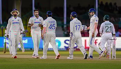 கான்பூா் டெஸ்ட்டிலும் இந்தியா வெற்றிக் கொடி- தொடரை முழுமையாகக் கைப்பற்றியது

