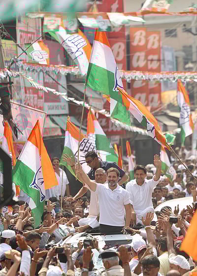 மக்கள் வெள்ளத்தில் ராகுல் காந்தி!