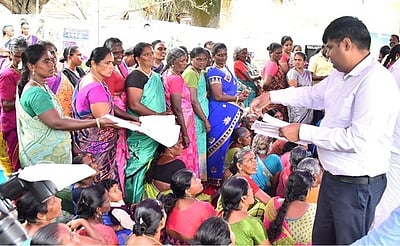 சிறப்பு பொருளாதார மண்டலத்தில் இளைஞா்களுக்கு வேலைவாய்ப்பளிக்க வேண்டும்: கிராம சபைக் கூட்டத்தில் வலியுறுத்தல்