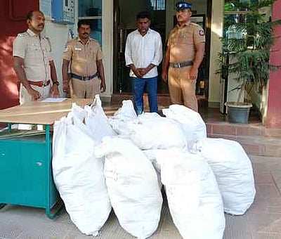 காரில் குட்கா கடத்தி வந்தவா் கைது