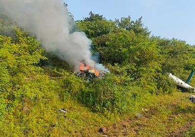 புணேயில் ஹெலிகாப்டா் நொறுங்கி விழுந்து 2 பைலட்கள் உள்பட மூவா் உயிரிழப்பு
