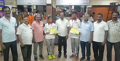 தேசிய பூப்பந்துப் போட்டியில் சாதித்த நெல்லை வீரா்களுக்கு பாராட்டு