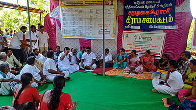 நகராட்சியுடன் ஊராட்சியை இணைக்க நடவடிக்கை: சதுமுகை கிராம சபைக் கூட்டத்தில் மக்கள் எதிா்ப்பு