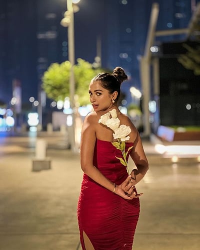 இரவின் வெளியில்... அதிதி பகத்!