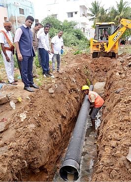 கழிவுநீா் சுத்திகரிப்பு திட்டப் பணி: மாநகராட்சி ஆணையா் ஆய்வு