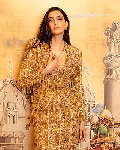 சிலையா, சித்திரமா... சோனம் கபூர்!