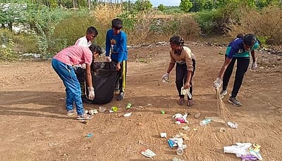கீழடி அருங்காட்சியக வளாகப் பகுதியில் தூய்மைய சேவை இயக்கம்