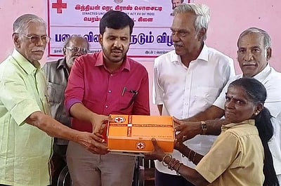 பெரம்பலூா் அருகே பனை விதைகள் நடுதல்: நலத் திட்ட உதவிகள் வழங்கும் விழா
