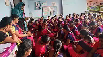 அங்கன்வாடி பணியாளா்கள் காத்திருப்புப் போராட்டம்