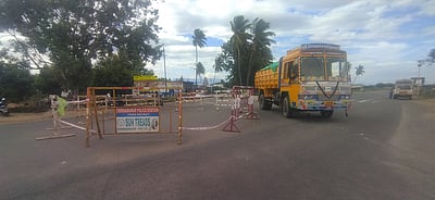 சின்னமனூா் புறவழிச் சாலையில் வட்டச் சாலை அமைக்கக் கோரிக்கை