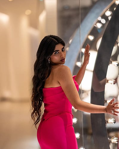 விழிகளாலே விழவைத்தாய்... பிரக்யா நாக்ரா!