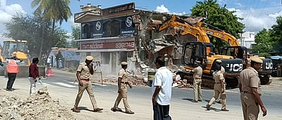 தேசிய நெடுஞ்சாலையில் உள்ள வீடுகள் அகற்றம்